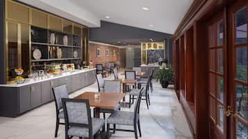 Petit déjeuner buffet (19.90 USD par personne)