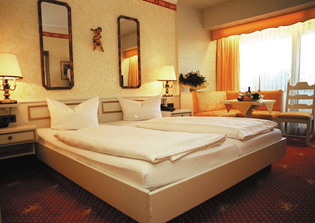 standard double room | minibar, free cots/infant beds, rollaway beds, free wifi