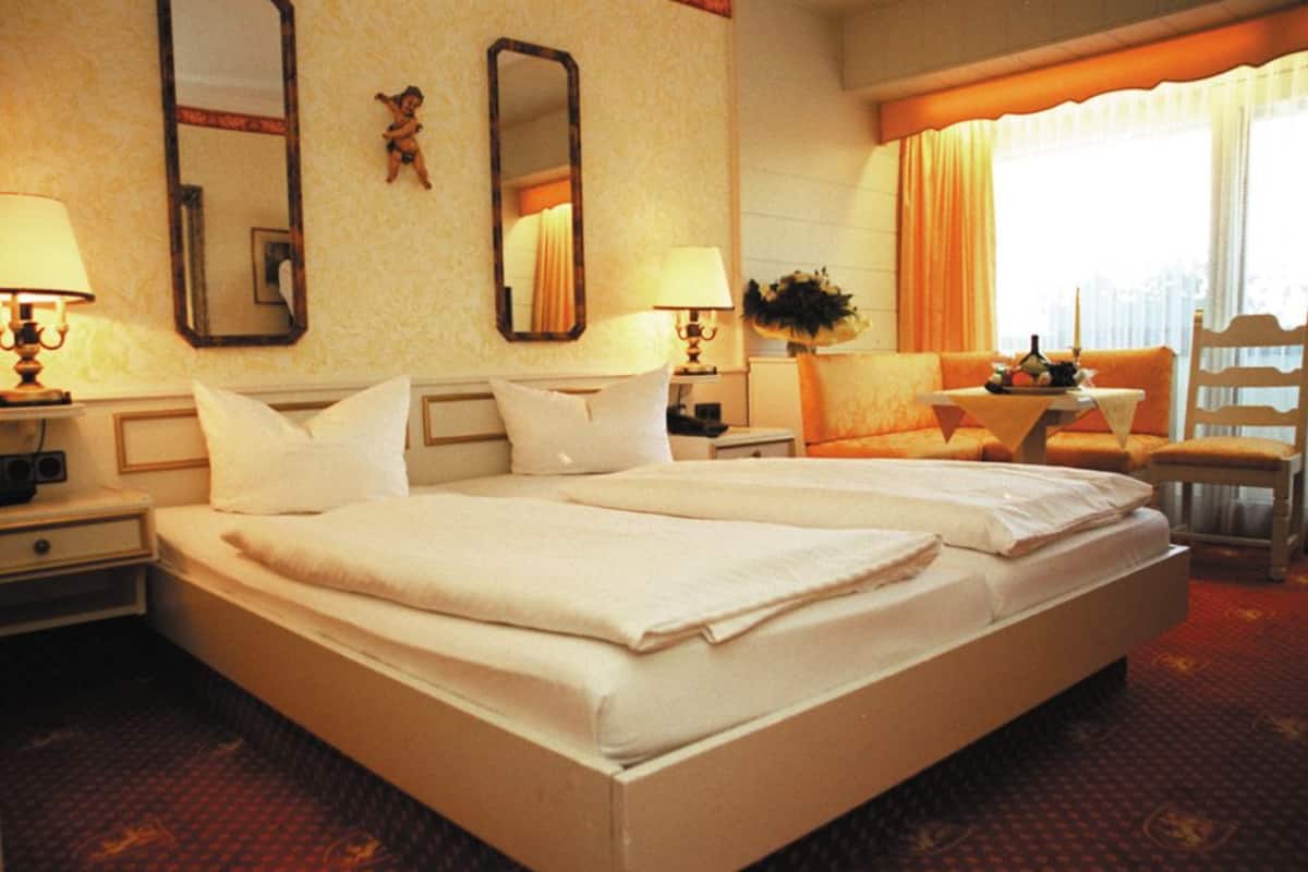 standard double room | minibar, free cots/infant beds, rollaway beds, free wifi