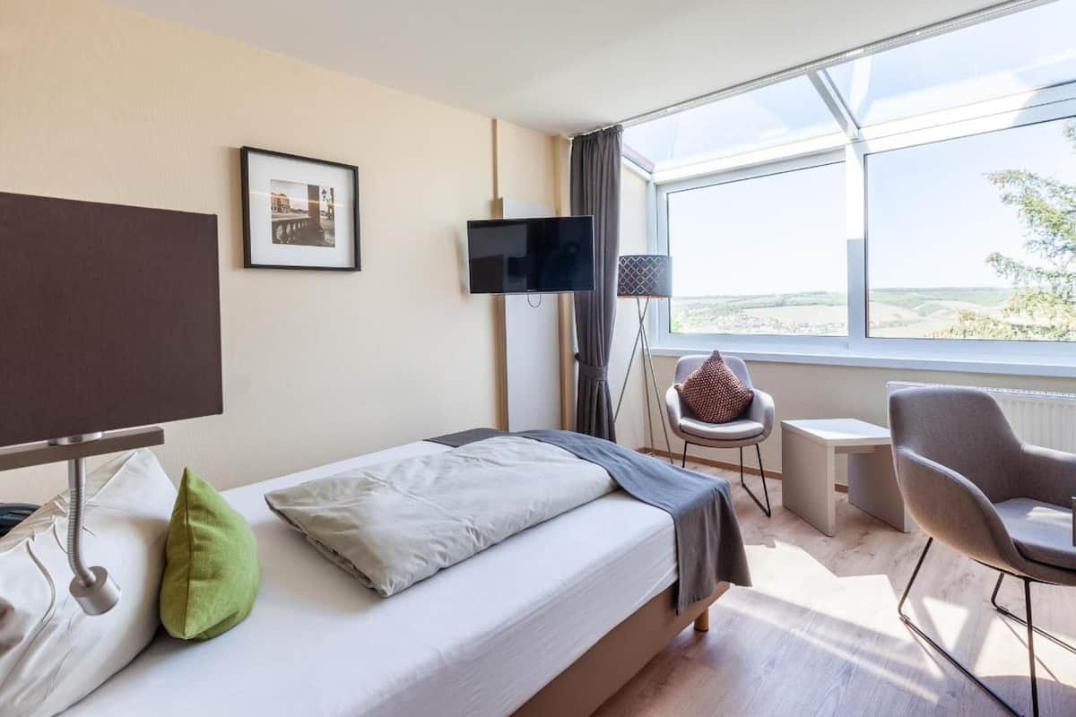 superior single room | minibar, free cots/infant beds, rollaway beds, free wifi