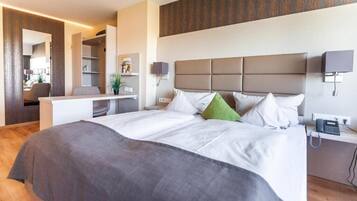 Superior Double Room | Minibar, free cribs/infant beds, rollaway beds, free WiFi