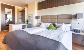 Superior Double Room | Minibar, free cribs/infant beds, rollaway beds, free WiFi