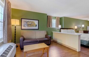 Deluxe Studio | Desk, iron/ironing board, free WiFi, bed sheets