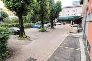 Self-parking (surcharge) 6 per day