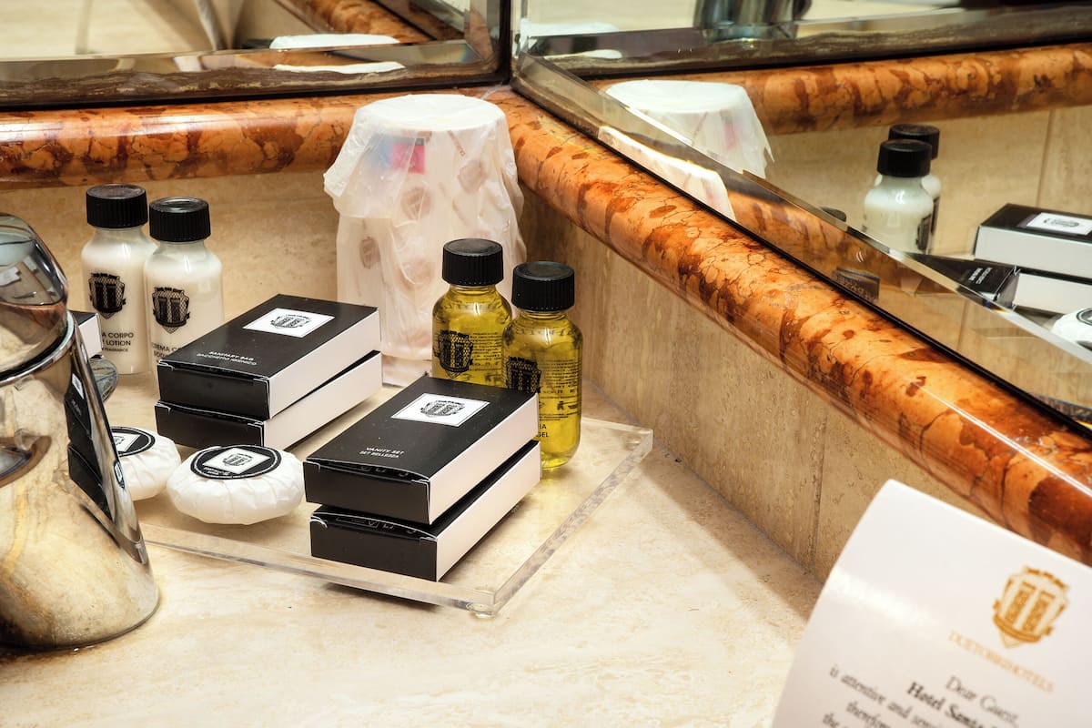 double room | hypo-allergenic bedding, minibar, in-room safe, desk