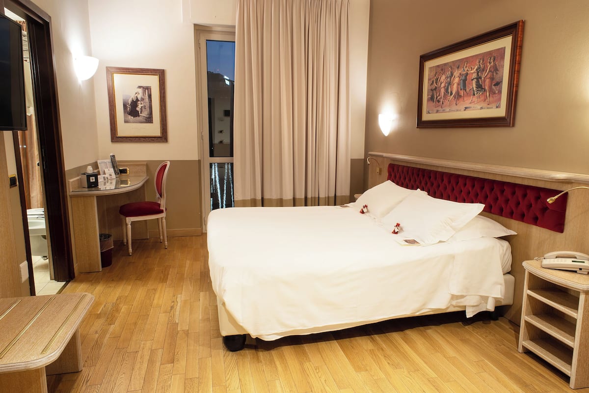Habitación doble | Ropa de cama hipoalergénica y minibar