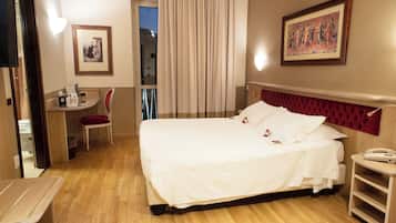 Doppelzimmer | Allergikerbettwaren, Minibar, Zimmersafe, Schreibtisch