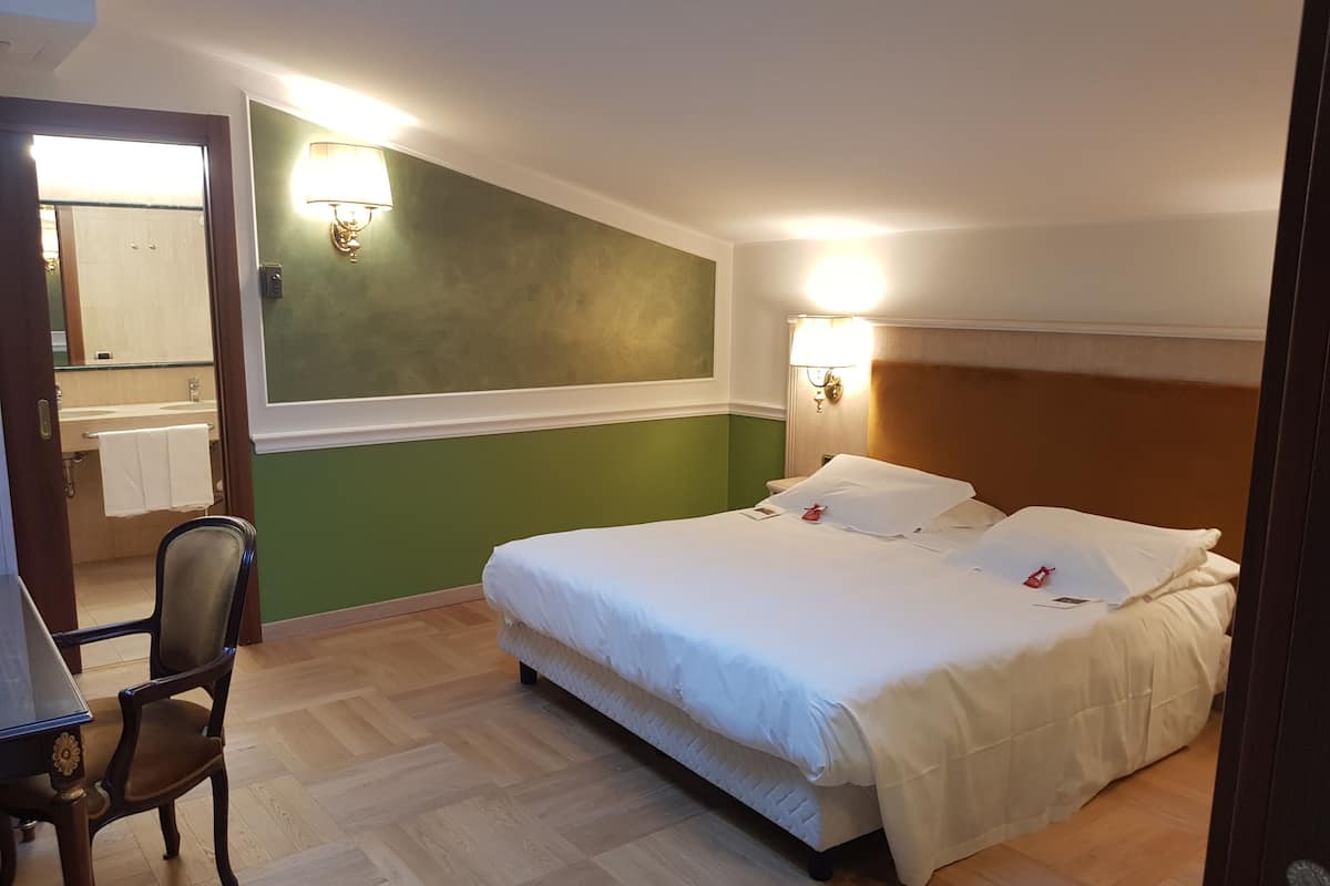 Ropa de cama hipoalergénica y minibar