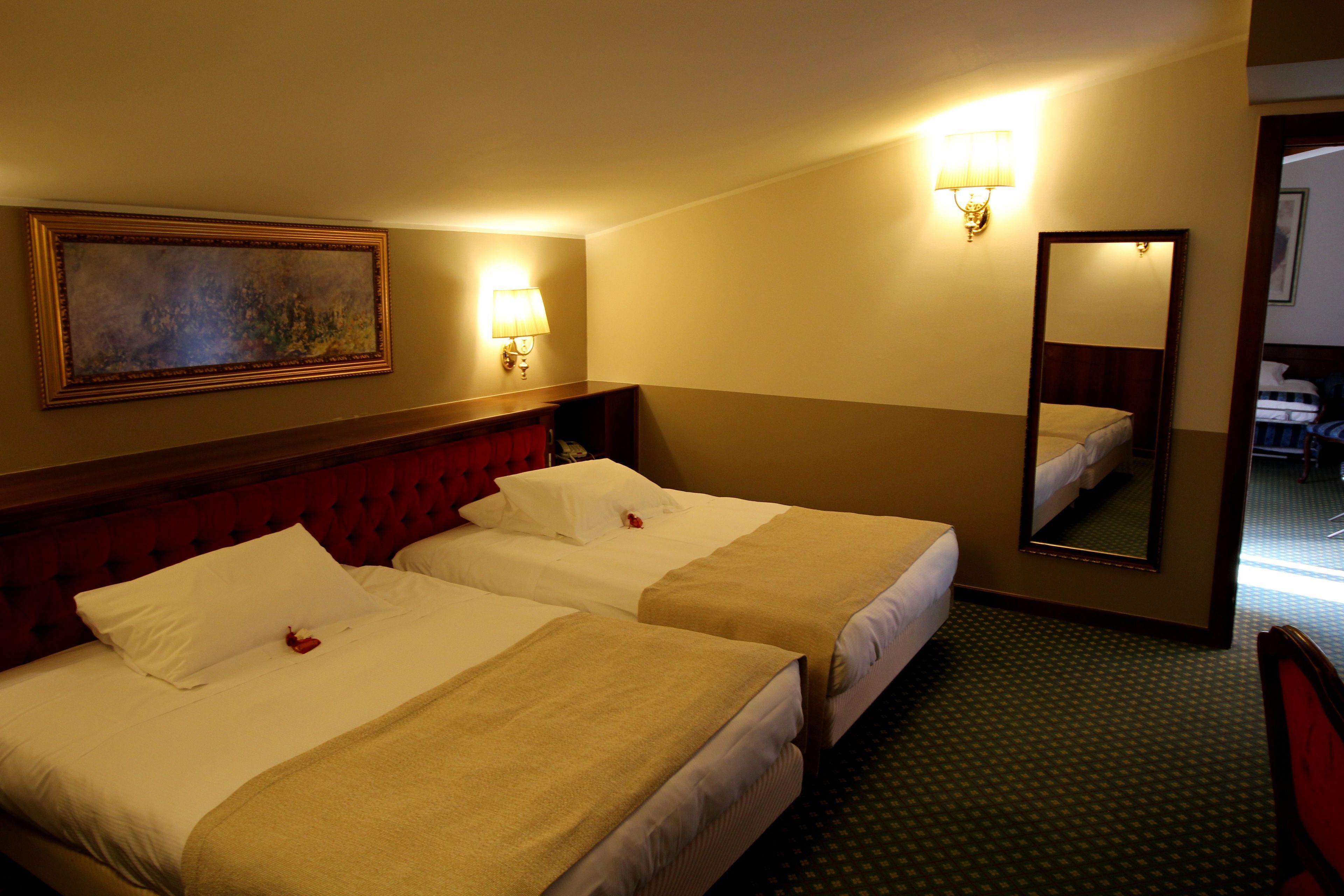 Hypo-allergenic bedding, minibar, in-room safe, desk