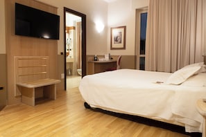 Doppelzimmer | Allergikerbettwaren, Minibar, Zimmersafe, Schreibtisch