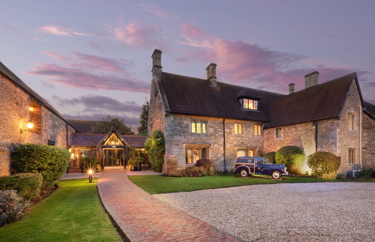 Luxury Hotels in England: Blakes Hotel | hotels.com
