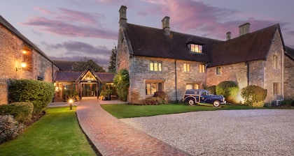 voco Oxford Thames by IHG