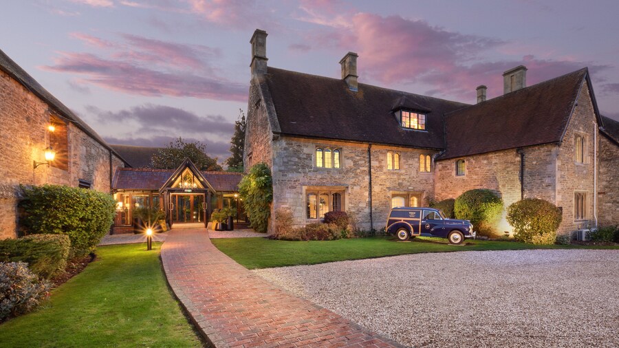 voco Oxford Thames by IHG