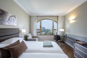 Executive Room | Minibar, in-room safe, desk, blackout drapes
