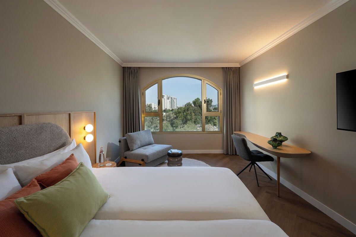 Quarto duplo superior | Frigobar, cofres nos quartos, escrivaninha, cortinas blackout