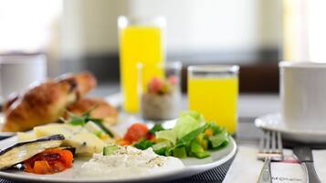 Petit déjeuner buffet (40.00 ILS par personne)