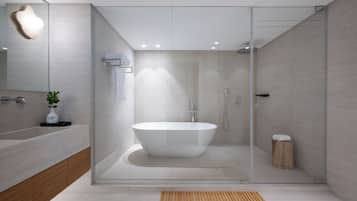 Suite monolocale Executive | Bagno | Combinazione doccia/vasca, set di cortesia gratuito, asciugacapelli