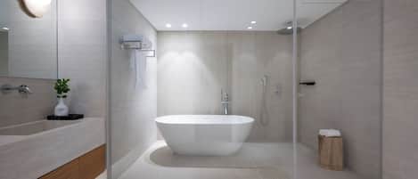 Executive Studio Suite | Bathroom