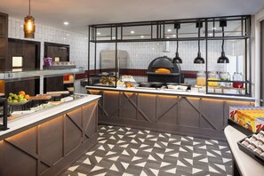 Daily full breakfast (GBP 12.5 per person) - Four Points by Sheraton Edinburgh (Edinburgh)