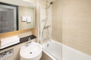 Designer-Toilettenartikel, Haartrockner, Handtücher