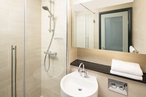 Designer toiletries, hair dryer, towels - Four Points by Sheraton Edinburgh (Edinburgh)