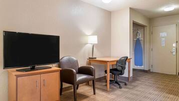 Deluxe Studio, 1 Queen Bed with Sofa bed, Non Smoking | Desk, iron/ironing board, free WiFi, bed sheets