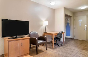 Deluxe Studio, 1 Queen Bed with Sofa bed, Non Smoking | Desk, iron/ironing board, free WiFi, bed sheets