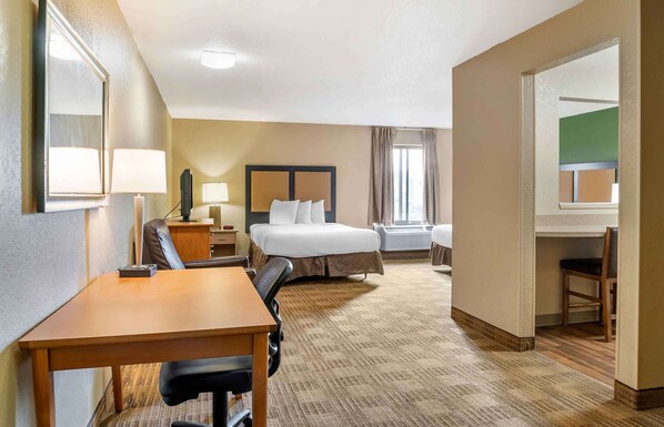 مكتب ومكواة/لوح كي وواي فاي مجانًا وملاءات أسرّة
