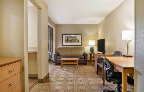 Extended Stay America Select Suites Detroit Warren
