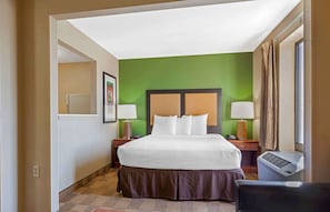 Deluxe-Studio, 1 Queen-Bett und Schlafsofa, Nichtraucher | Schreibtisch, Bügeleisen/Bügelbrett, kostenloses WLAN, Bettwäsche