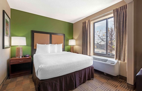 Deluxe Studio, 1 Queen Bed with Sofa bed, Non Smoking. Extended Stay America Select Suites Rockford State Street