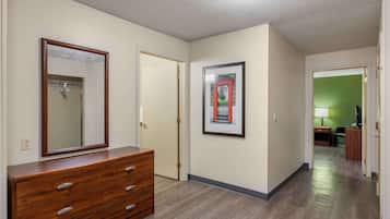Desk, laptop workspace, iron/ironing board, free WiFi