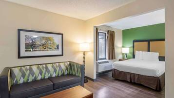 Desk, laptop workspace, iron/ironing board, free WiFi