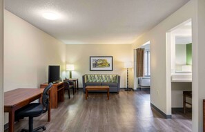 Desk, laptop workspace, iron/ironing board, free WiFi
