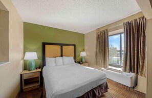Deluxe Studio, 1 Queen Bed with Sofa bed, Non Smoking