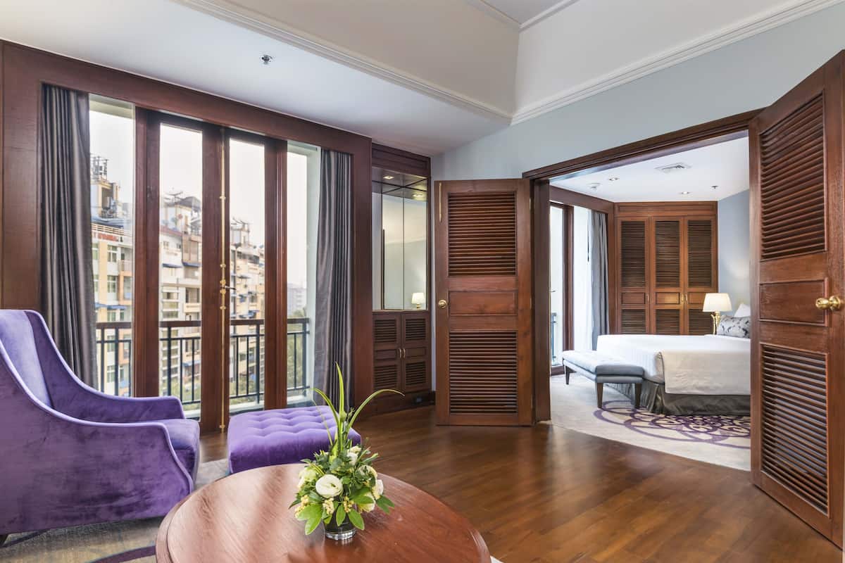 1 bedroom, down duvets, free minibar, in-room safe