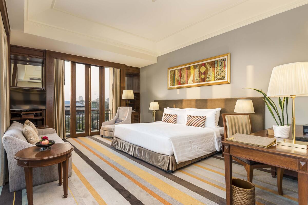 Premier Deluxe Lake or Pagoda View King Bed | 오리/거위털 이불, 무료 미니바, 객실 내 금고, 책상