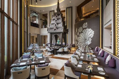 2 restaurants, breakfast, lunch served; local and international cuisine
