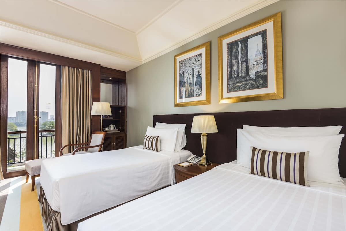 1 bedroom, down comforters, free minibar, in-room safe