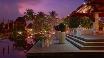 2 restaurants, serveren ontbijt, lokale en internationale gerechten