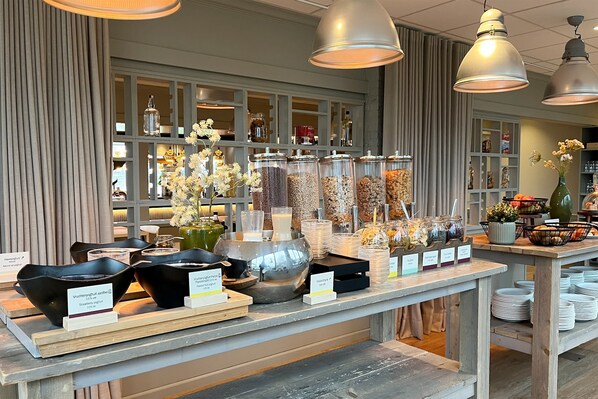 Daily buffet breakfast (EUR 21 per person)