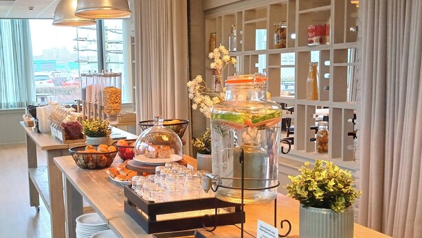 Daily buffet breakfast for a fee