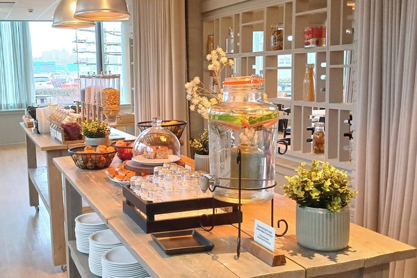 Daily buffet breakfast for a fee