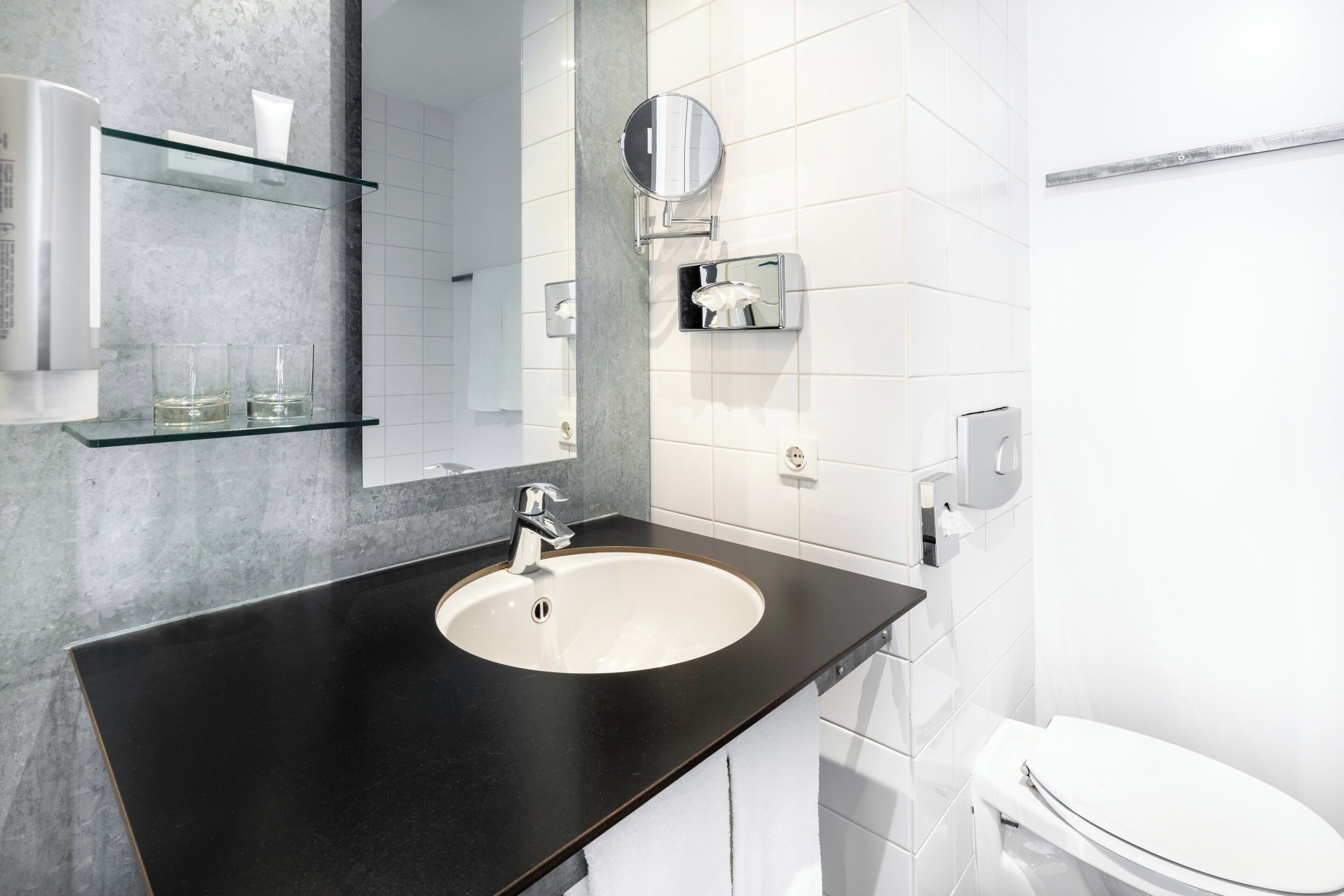 Bathtub, free toiletries, hair dryer, towels
