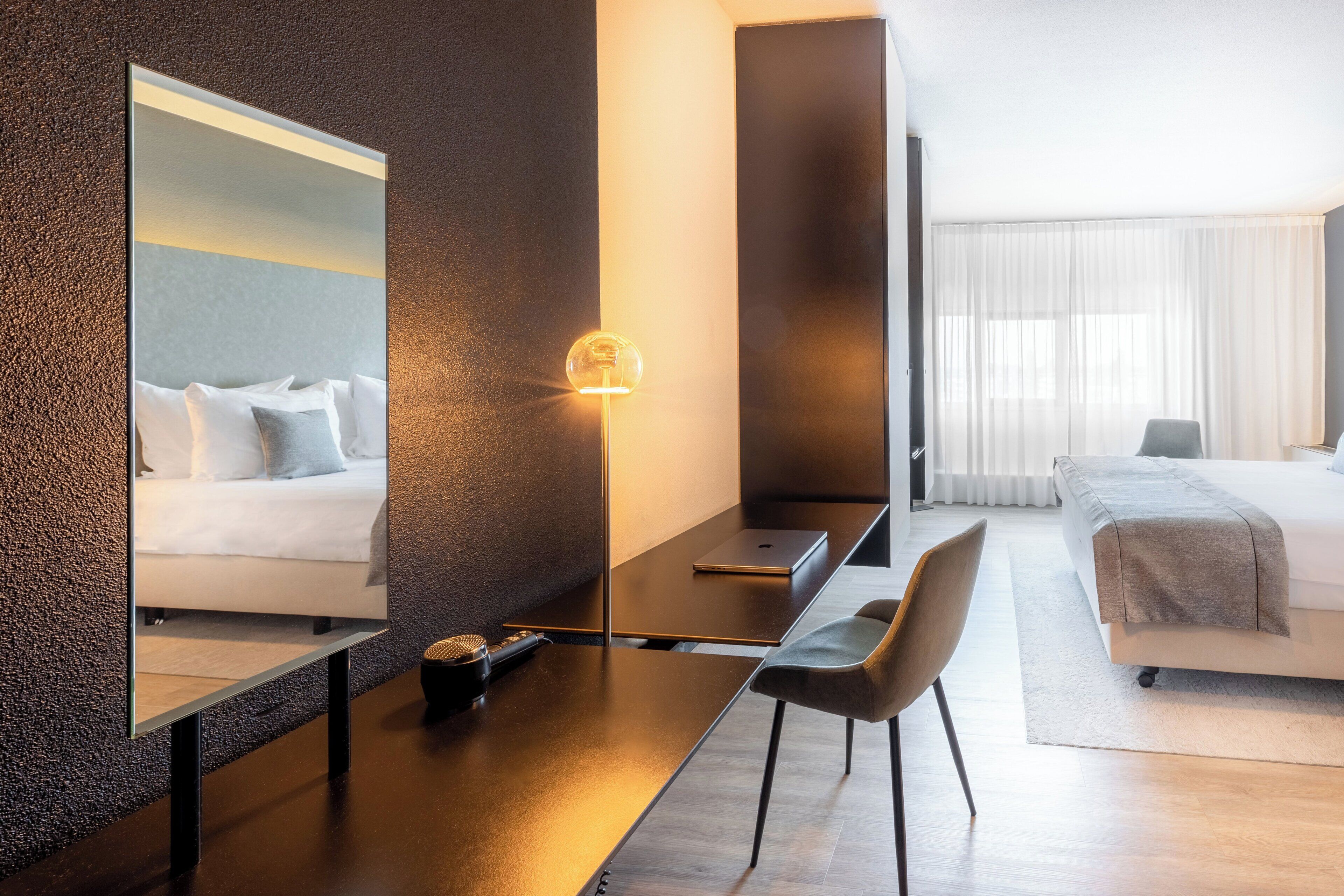 Premium bedding, in-room safe, desk, blackout drapes
