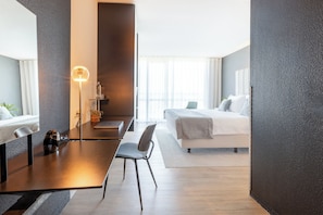 Premium bedding, in-room safe, desk, blackout drapes