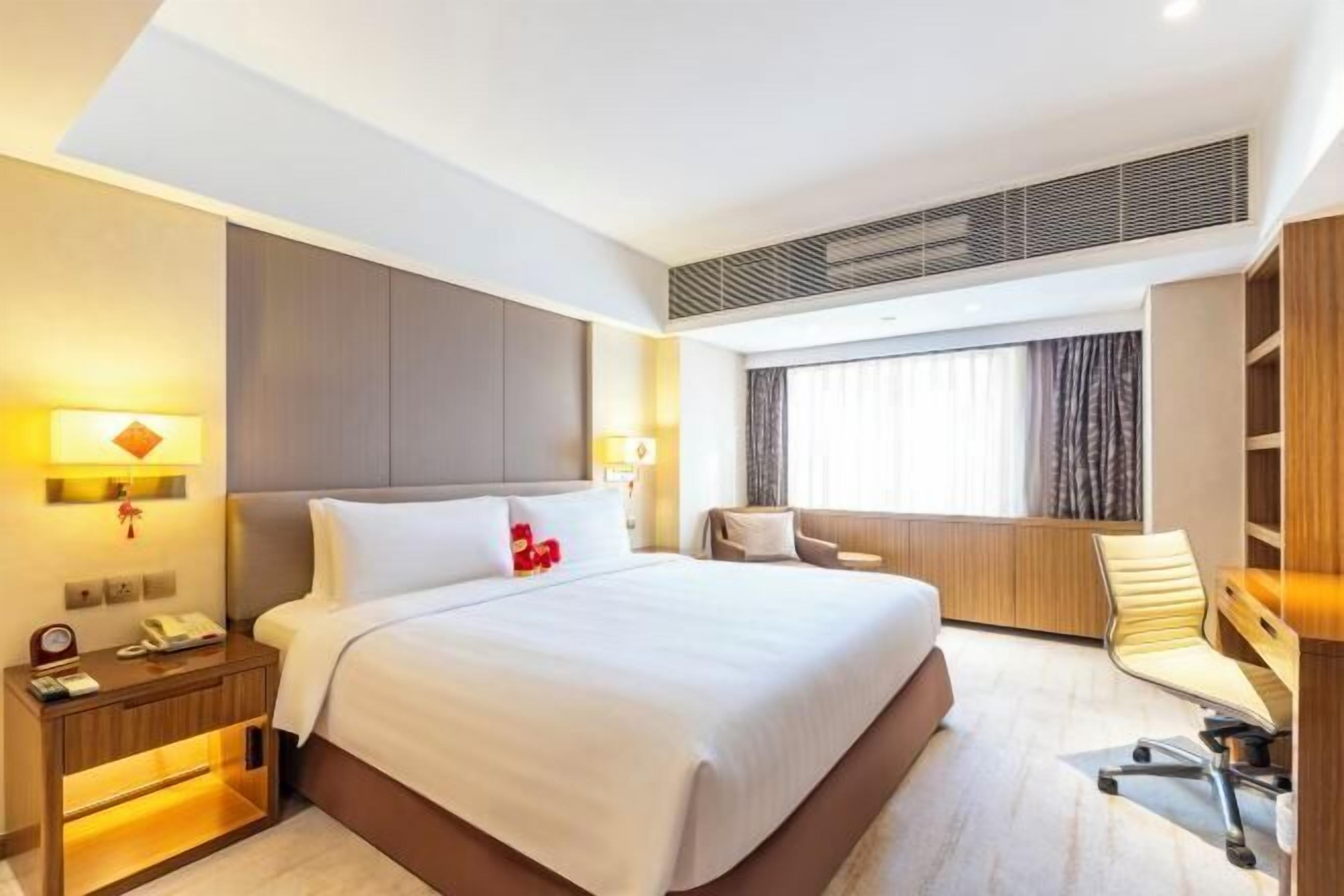 Premium bedding, minibar, in-room safe, desk