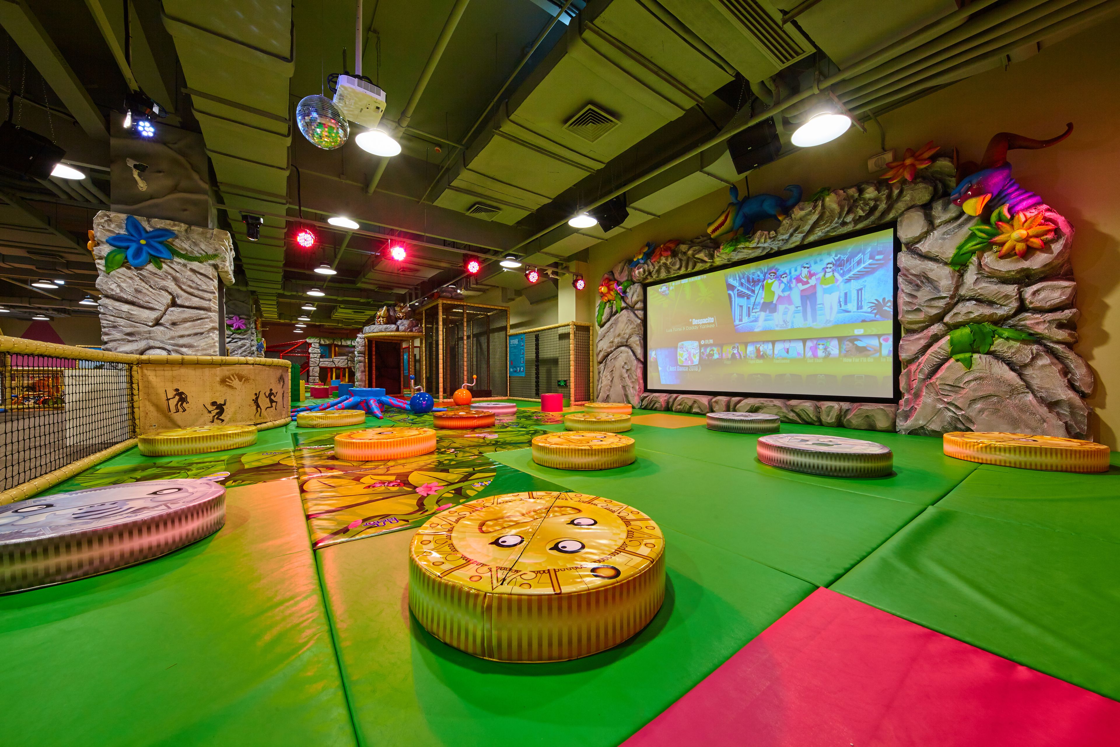 Tempat bermain anak – indoor