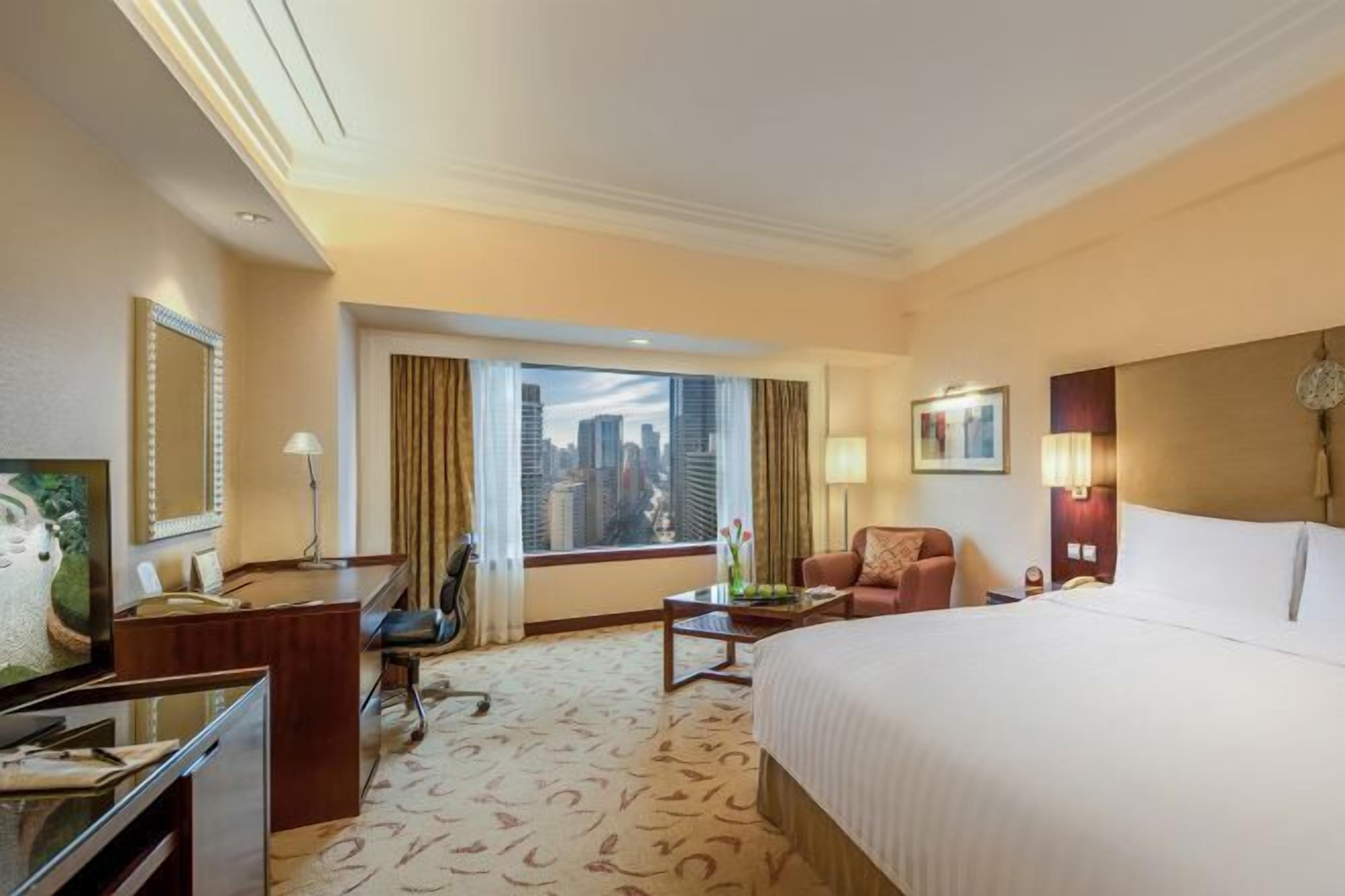 Premium bedding, minibar, in-room safe, desk