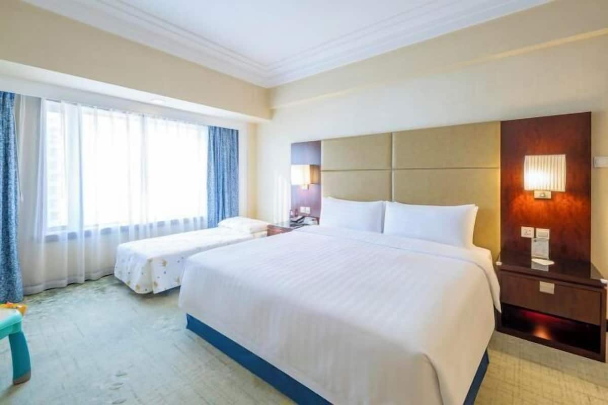 Luxe beddengoed, donzen dekbedden, een minibar, een kluis op de kamer